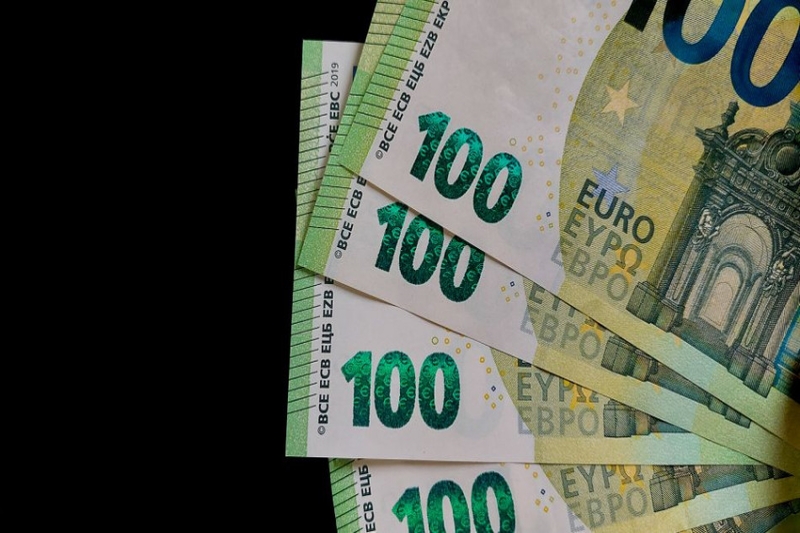 A szlovákiai polgárok egyharmadának csökkent a havi jövedelme 2022-ben