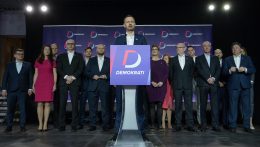 A Demokrati rendkívüli ülést hívna össze Szlovákia külpolitikai irányultságával kapcsolatban