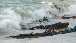 Meghaladja a százat az Olaszország partjainál történt hajószerencsétlenség áldozatainak száma