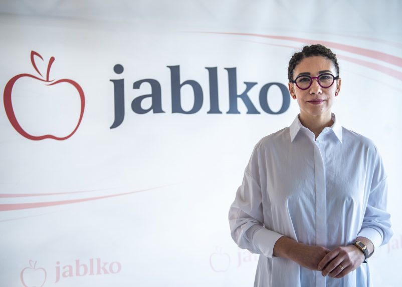 Lucia Ďuriš Nicholsonová modern középpártként mutatja be a Jablko pártotot