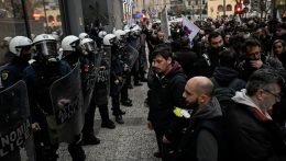 Görögország: 23 000 ember csatlakozott a vonatbaleset utáni tüntetéshez Athénban