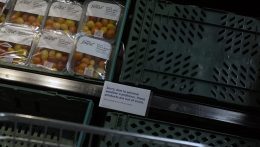 Nagy-Britanniában üresen tátonganak az élelmiszerboltok polcai