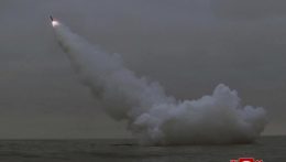 Tengeralattjáróról indított rakétát tesztelt Phenjan