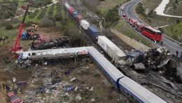 Összeütközött két vonat Görögországban, sokan életüket vesztették