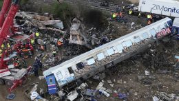Sztrájkot hirdetett a görög vasutas szakszervezet a vonatszerencsétlenség miatt, amelyben legalább 57-en meghaltak