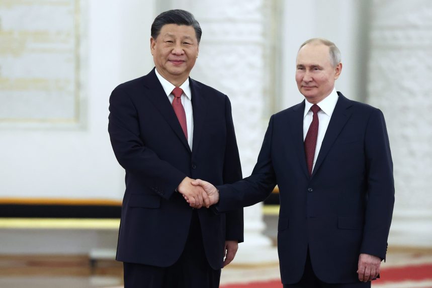 Megkezdődött a hivatalos orosz-kínai csúcs a Kremlben