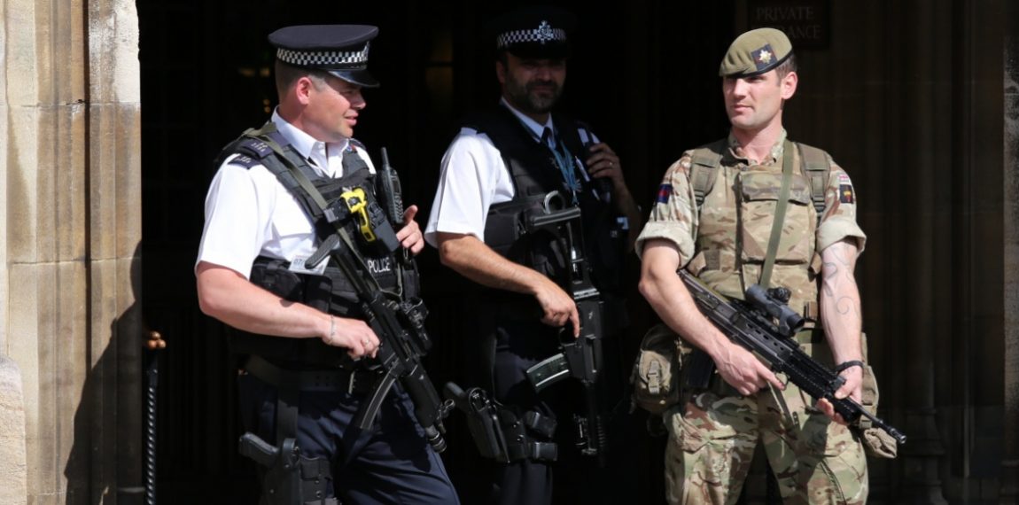 Megemelték a terrorkészültség szintjét Észak-Írországban