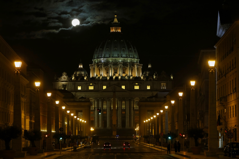 Kémet küldött a Kreml a Vatikánba