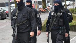Lecsapott a német rendőrség egy feltételezett embercsempész-hálózatra