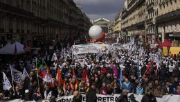 Franciaországban ismét százezrek vonultak az utcára