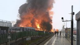 A hamburgi rendőrség közleménye szerint nem veszélyezteti a lakosságot a tegnap a város közelében kialakult tűz