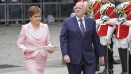 Őrizetbe vették a skót ex-kormányfő férjét