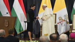Novák Katalin: a magyarok a béke emberét látják Ferenc pápában