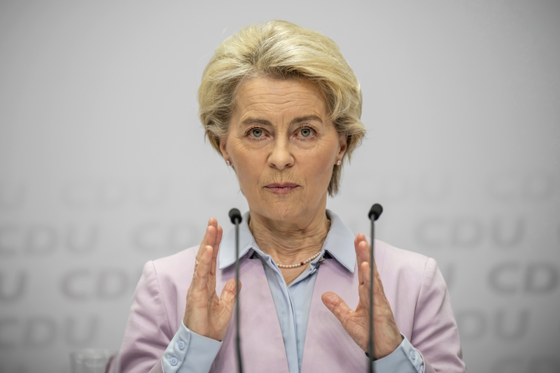 Ursula von der Leyen üzent a Hamásznak