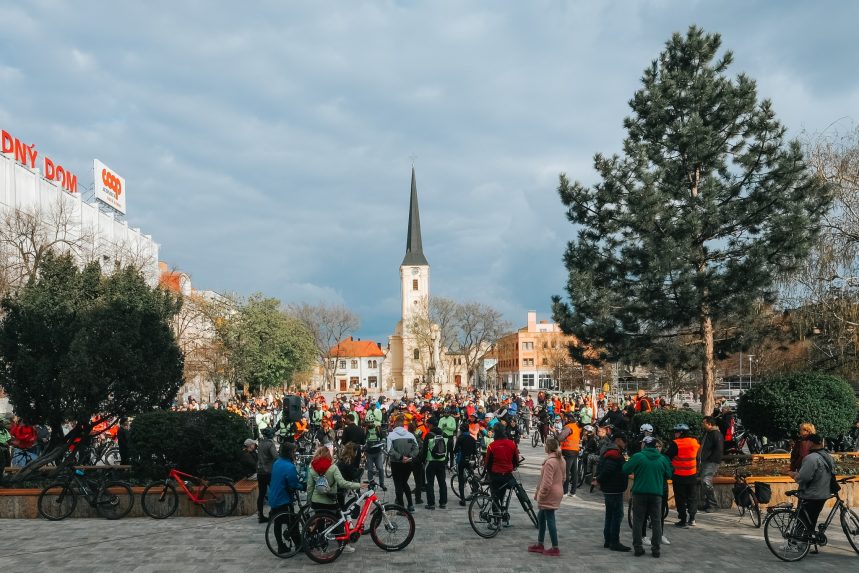 Kerékpáros találkozót szerveztek vasárnap Érsekújvárban Erika támogatására