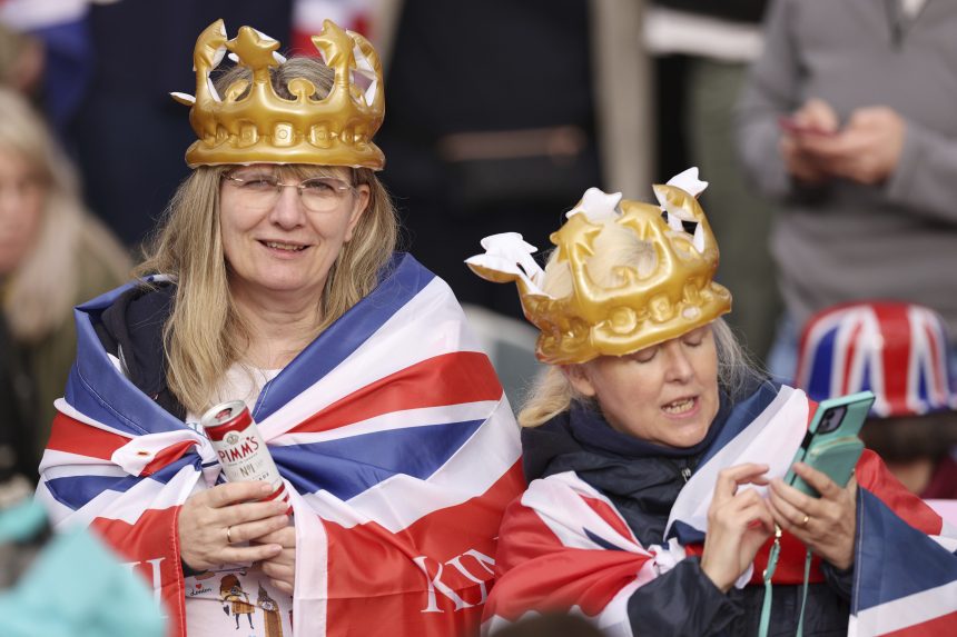A britek jobban lelkesednek a hosszú hétvégéért, mint a koronázásért