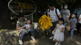 A születésszámok fellendítésére törekszik Kína