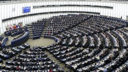 A magyar kormányt elítélő állásfoglalást fogadott el az EP