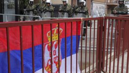 Az összecsapássá fajult tiltakozás vert újabb éket Belgrád és Pristina közé