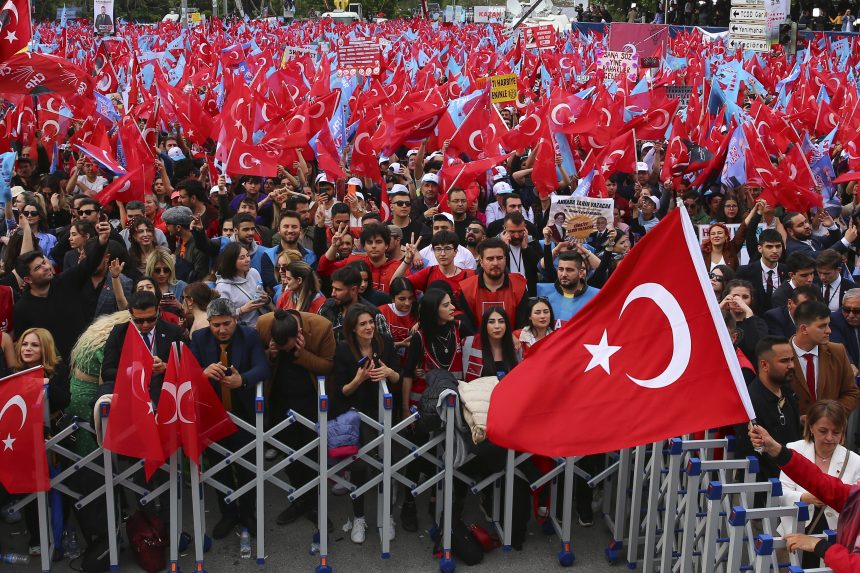 Véget ért a választási kampány Törökországban