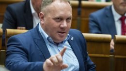 Vašečka iskolai szexuális neveléssel kapcsolatos javaslatát második olvasatba utalta a parlament