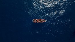 Továbbra is rekordszintű az illegális migráció a Földközi-tenger középső medencéjében