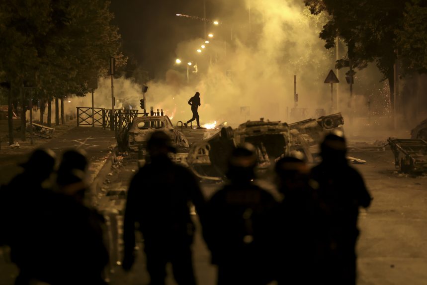 45 ezer rendőr volt az utcákon Franciaországban a zavargások miatt
