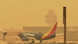 Füstköd miatt átmenetileg leállították a légiforgalmat New York repülőterein