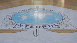 Az Interpol dolgozóinak adják ki magukat a csalók