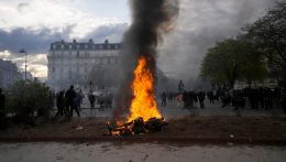 Rendőri túlkapás miatt forrong Franciaország