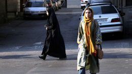 Iránban ismét az erkölcsrendészet ellenőrzi a nők öltözködését