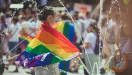 Nyugodt körülmények között zajlik Pozsonyban a szivárványos Pride