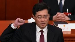 Leváltották a kínai külügyminisztert és a jegybankelnököt