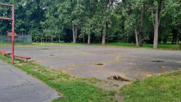 Fülek: Felújítják a gimnázium mögötti park sportpályáját