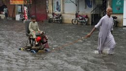 Félszázra emelkedett a pakisztáni áradások és földcsuszamlások halálos áldozatainak száma
