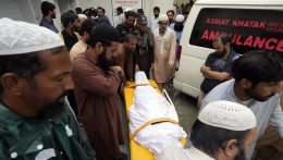 Legalább 11 munkás veszítette életét egy fal leomlása miatt Pakisztánban