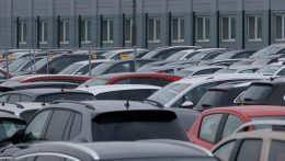 Új szenzorok tájékoztatják az autósokat a szabad parkolóhelyekről Vágsellyén