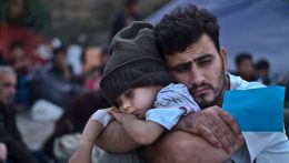 Több mint 300 menekült érkezett a görög szigetekre