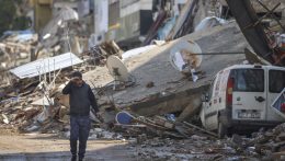 Törökországban Antakya földrengés sújtotta városát is tüzek fenyegetik