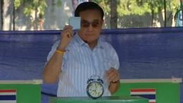 Nyolc év börtönre ítélték Thakszin Csinavat korábbi thaiföldi miniszterelnököt