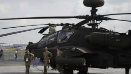 Lengyel miniszter: Washington jóváhagyta 96 Apache harci helikopter eladását Lengyelországnak