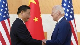 Megtiltotta amerikai vállalkozásoknak a kínai befektetéseket egyes technológiáknál az amerikai kormány