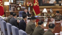 Leváltotta legfőbb tábornokát és háborús előkészületekre szólított fel Kim Dzsongun