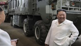 Jelentősen növelné a rakétagyártást országában Észak-Korea vezetője