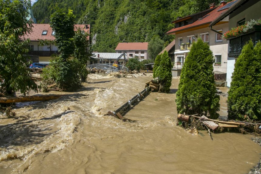 Szlovén miniszterelnök: Az áradások több milliárd eurós kárt okoztak