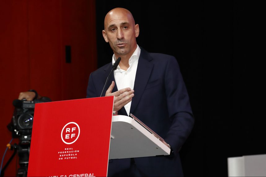 FIFA felfügesztette Luis Rubialest, a spanyol labdarúgó-szövetség elnökét