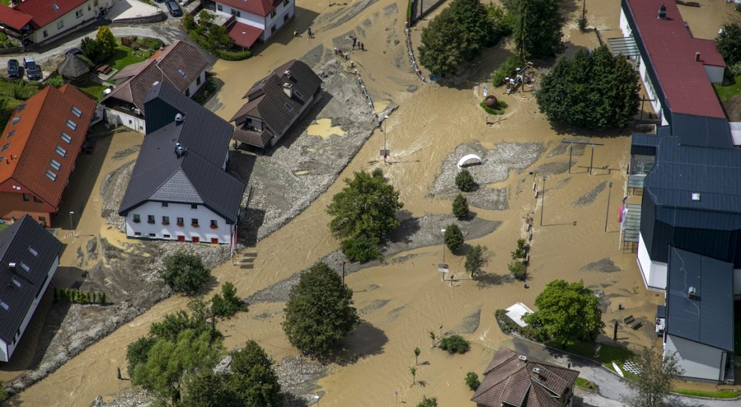 Árvizek és földcsuszamlások sújtják Szlovénia nyugati részét