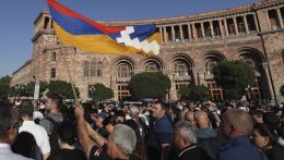 Leteszik a fegyvert az örmények Hegyi-Karabahban