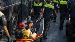 Több, mint 500 klímaaktivistát vett őrizetbe a hágai rendőrség