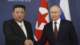 Észak-Korea megkezdte a tüzérségi rendszerek átadását Oroszországnak
